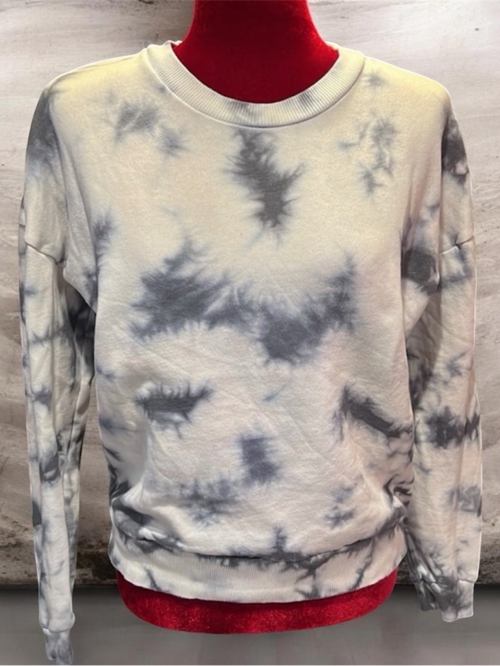 #86.🪷6/$25 🪷 Small tie dye sweater